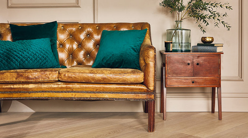 Midcentury modern style, like this chesterfield sofa, is on-trend for spring 2019
